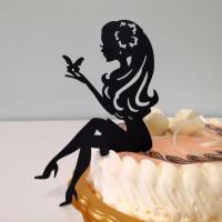 Топпер пластиковый "Силуэт девушки сидя с бабочкой" (черный)