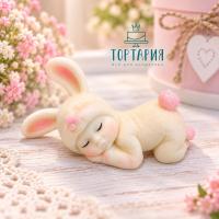 Фигурка малыш в шапке зайки