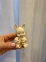 Мама с зайчатами