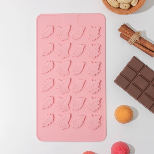 Силиконовая форма «Листики», 24 ячейки