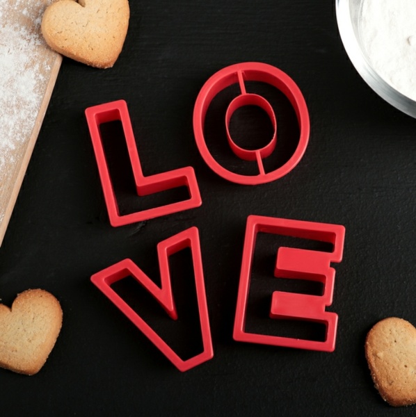 Набор форм для вырезания печенья "LOVE"