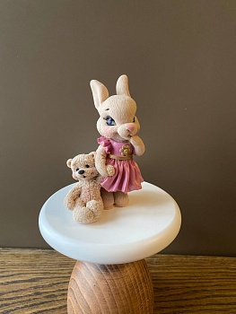 Кролик Ксюша бежевая в розовом платье