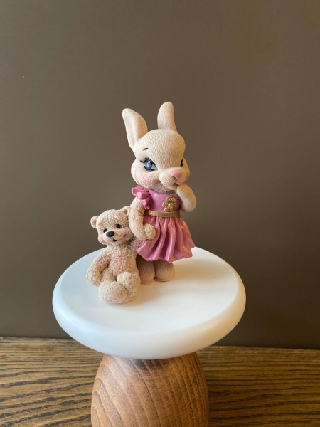 Кролик Ксюша бежевая в розовом платье