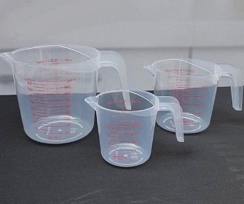 Мерный пластиковый стакан 0,5л