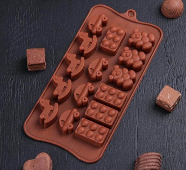 Силиконовая форма для шоколада Детские игрушки 15 ячеек, 21х11х1,5 см