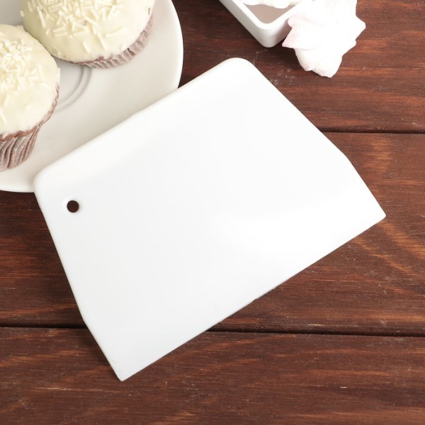 Кондитерский шпатель пластиковый маленький 135*93мм