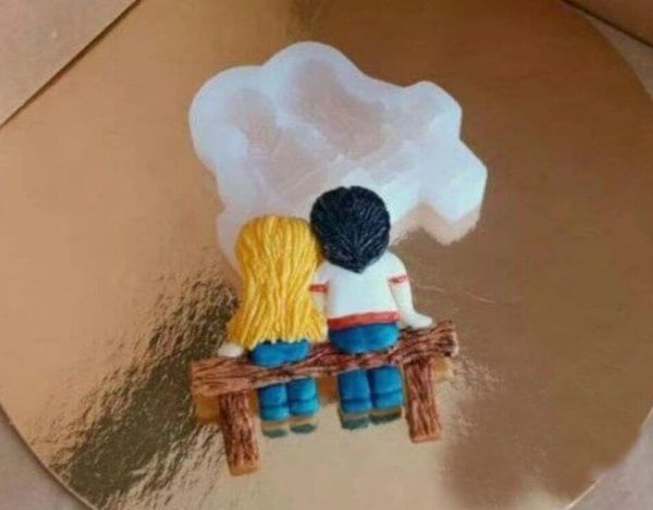 Силиконовая форма "love is" (7х8смх2см)