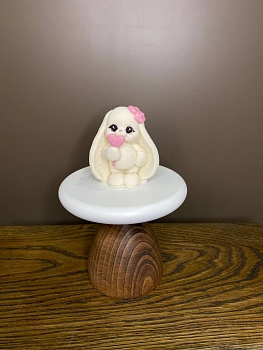 Зайка с леденцом