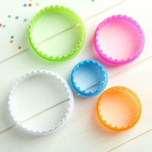 Форма-вырубка  пластиковая в ассортименте