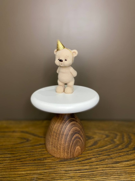 Мишка №3 задувает свечку